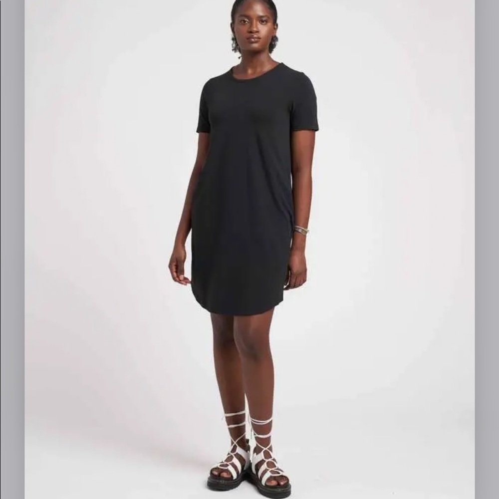 Universal Standard Halie T-Shirt Dress in Black
